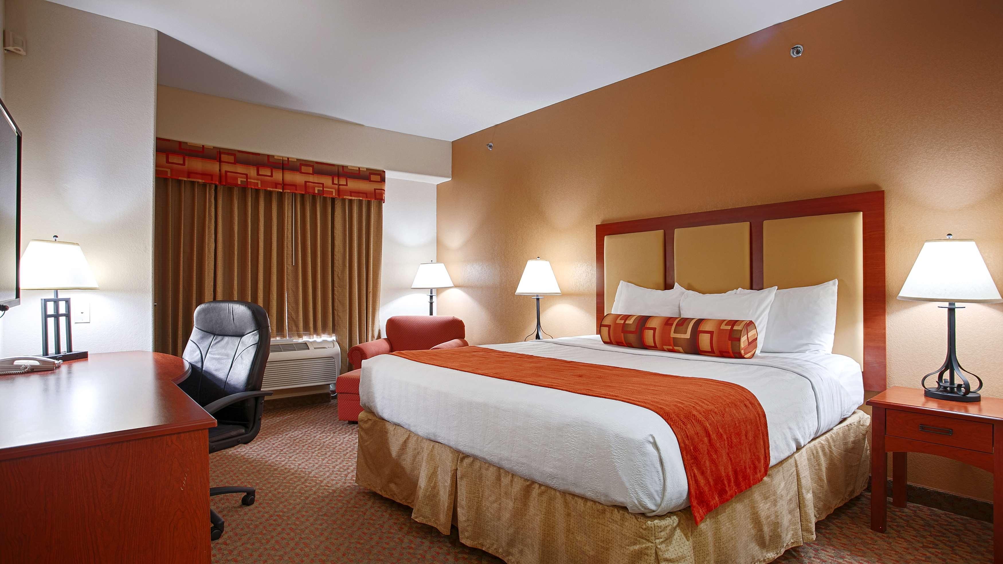 Best Western Plus Waxahachie Inn & Suites Exterior photo