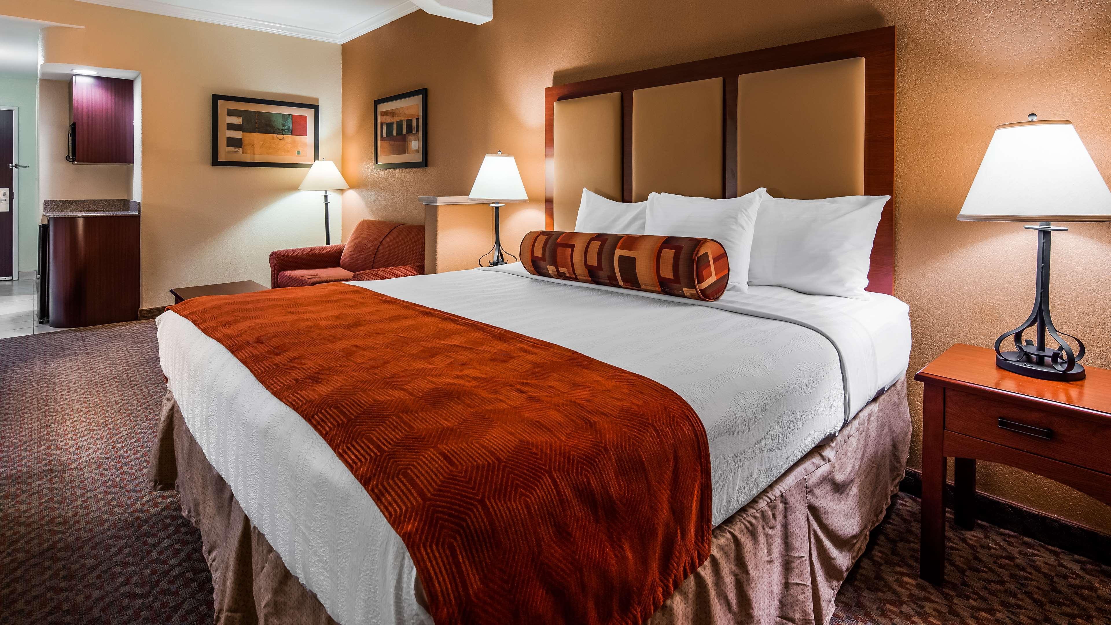 Best Western Plus Waxahachie Inn & Suites Exterior photo