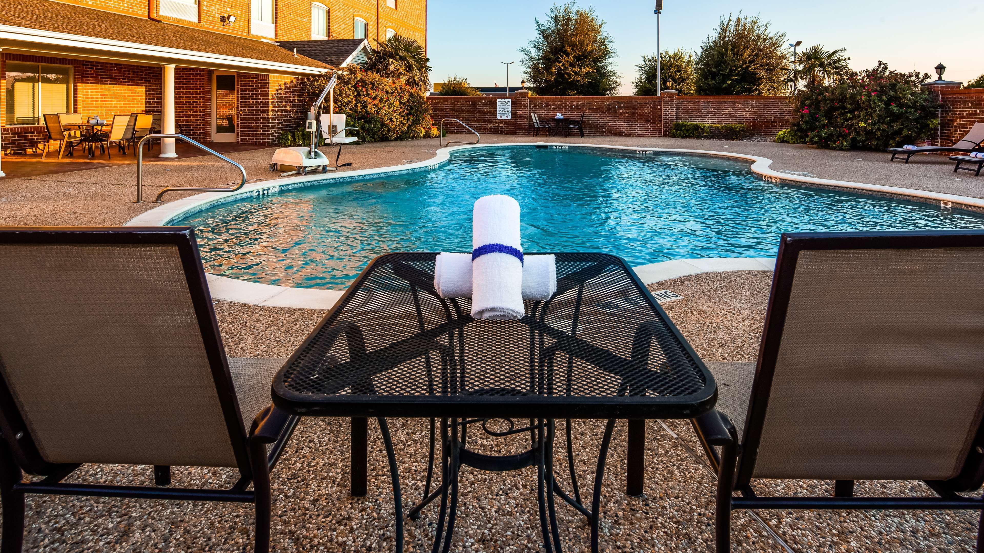 Best Western Plus Waxahachie Inn & Suites Exterior photo