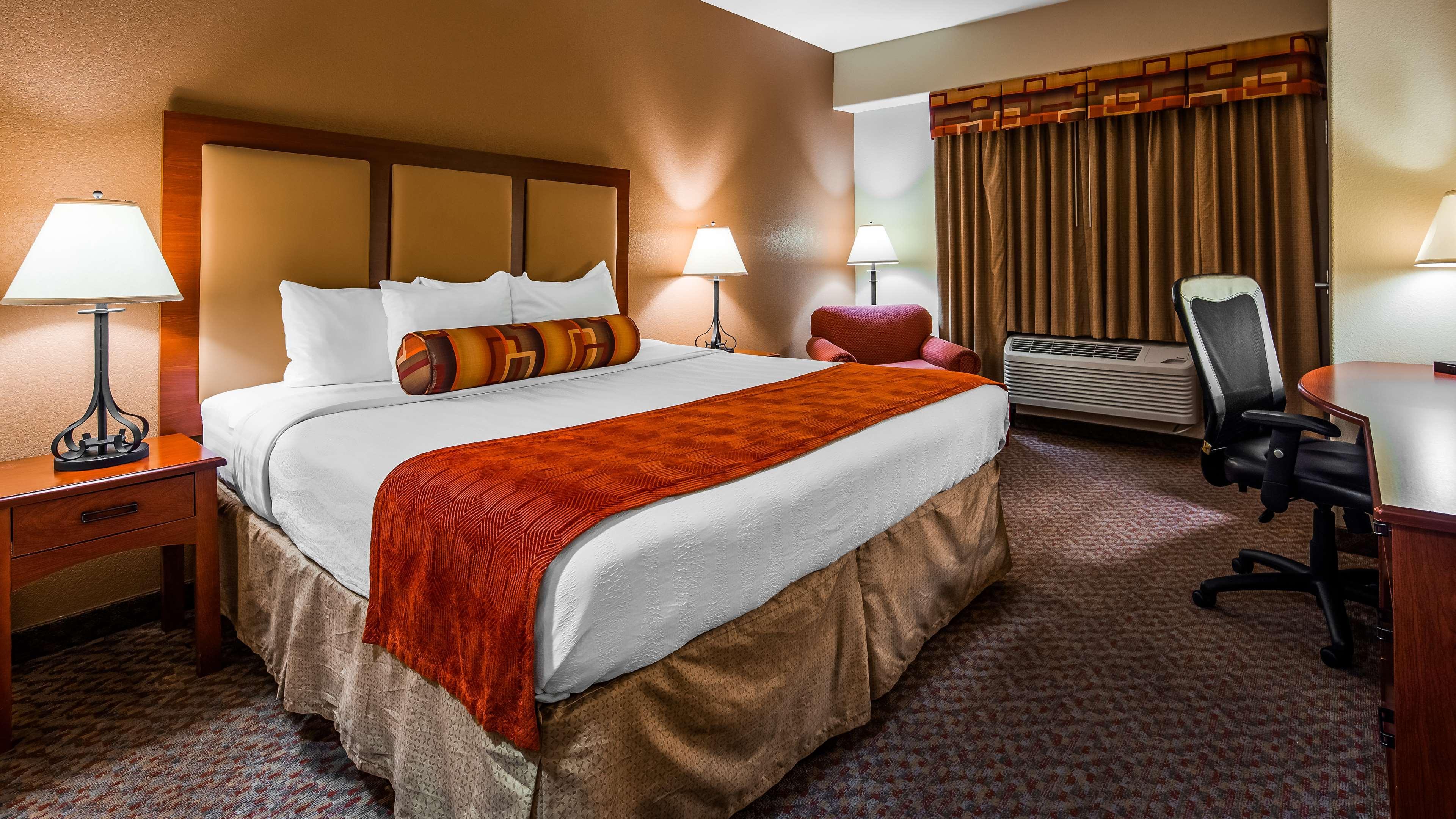 Best Western Plus Waxahachie Inn & Suites Exterior photo