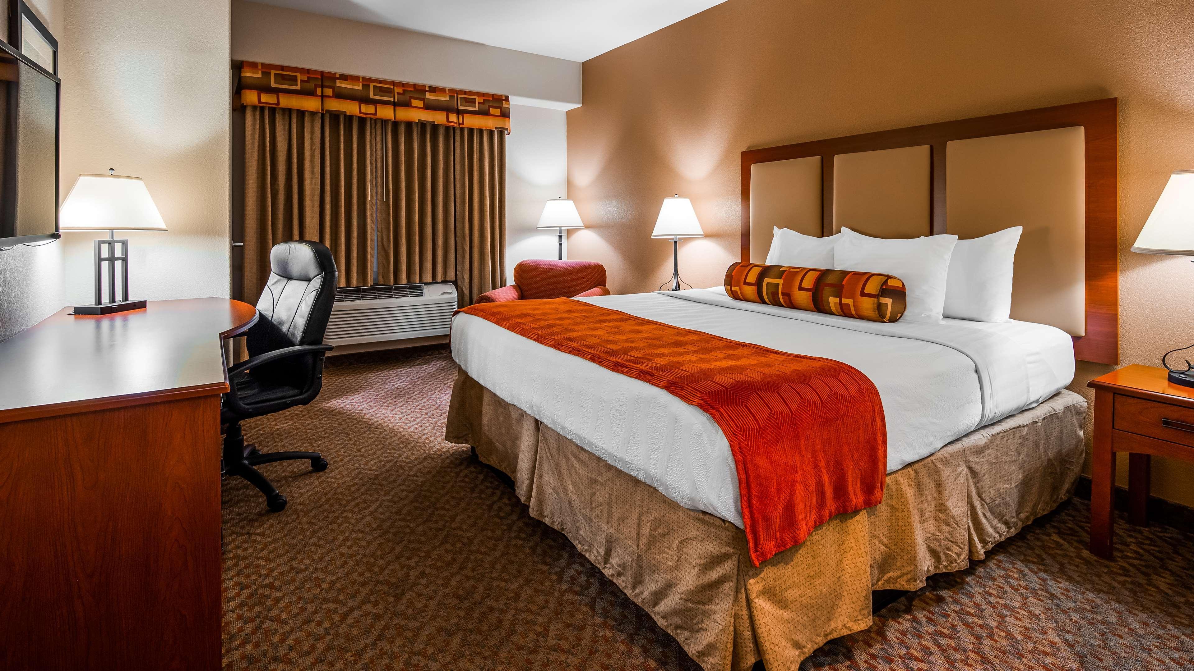 Best Western Plus Waxahachie Inn & Suites Exterior photo