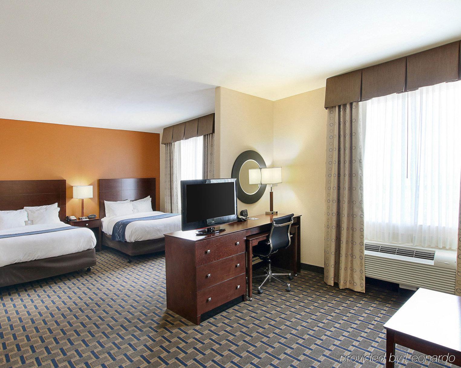 Best Western Plus Waxahachie Inn & Suites Exterior photo