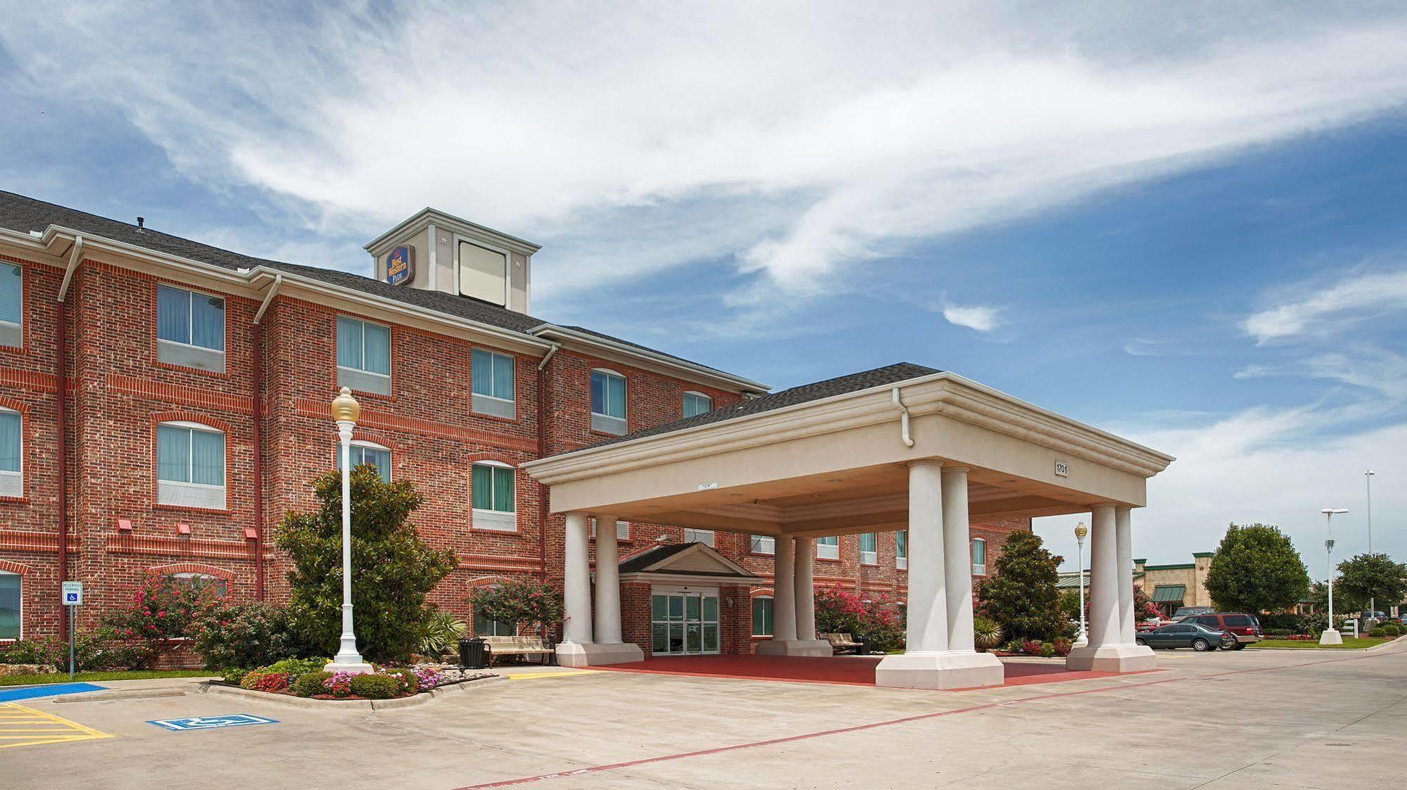 Best Western Plus Waxahachie Inn & Suites Exterior photo